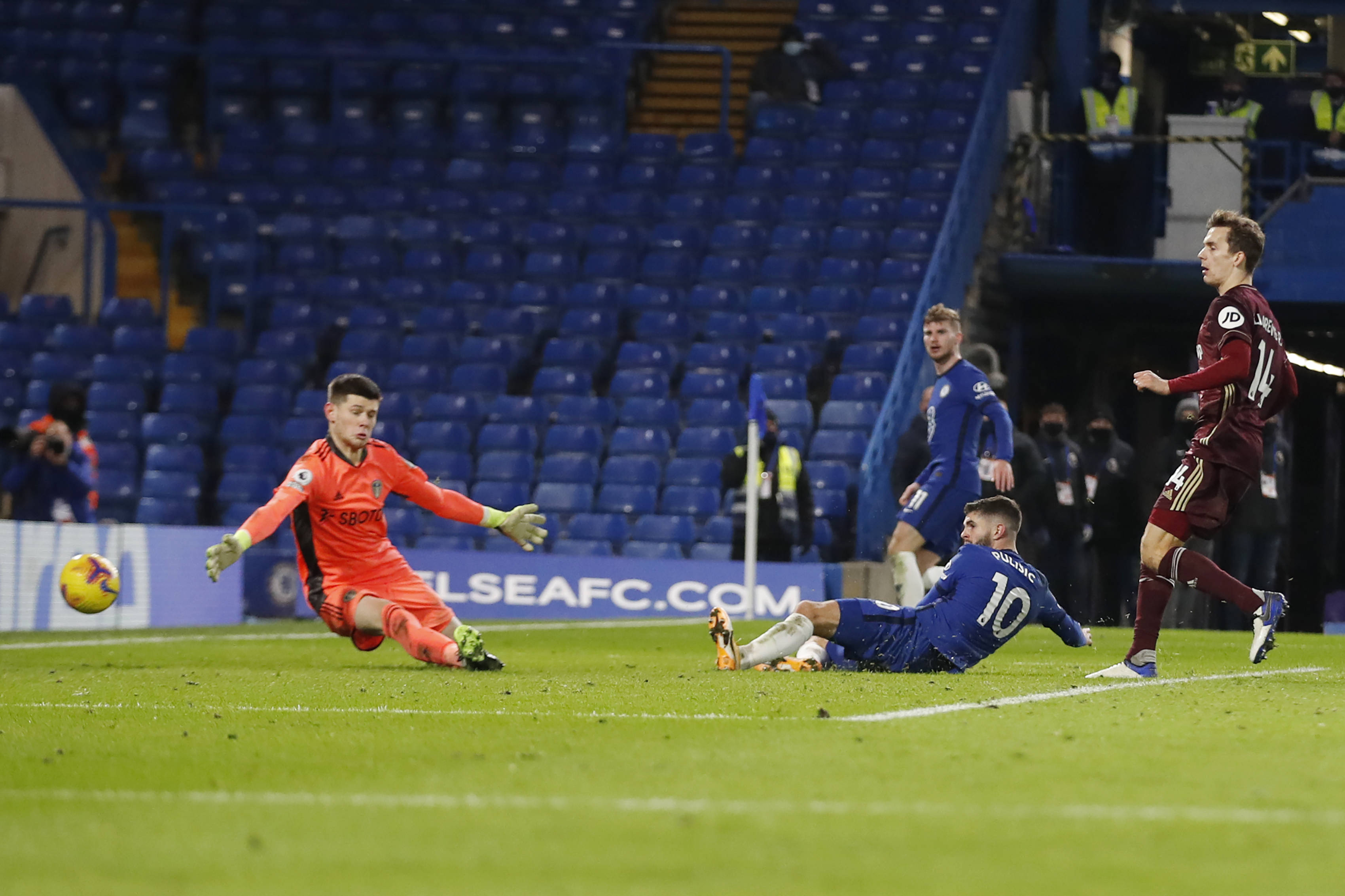 更像是一个 更像是一个